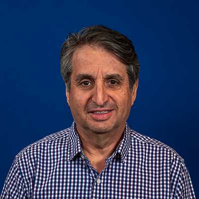 A a middle-aged man from Chile with brown hair and brown eyes.